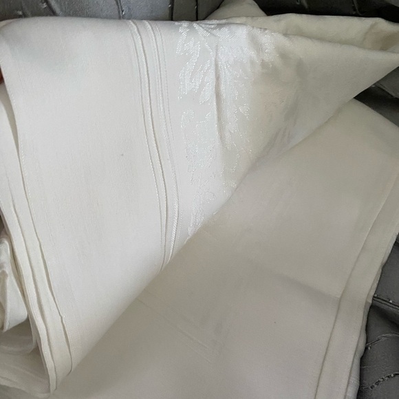 VINTAGE Luxury Rectangular Tablecloth & 3 Napkins - Picture 8 of 16